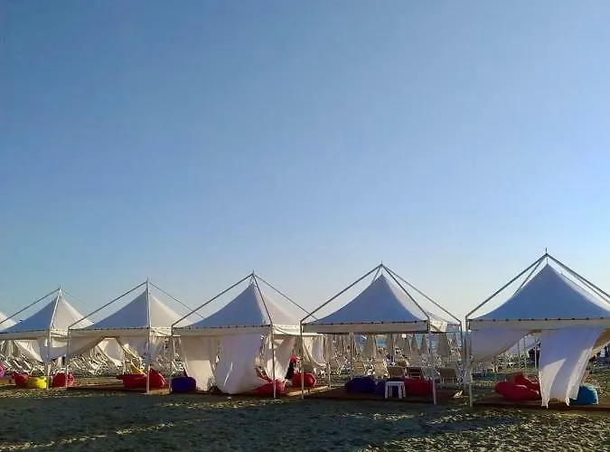 Eva's * Golem (Tirana)